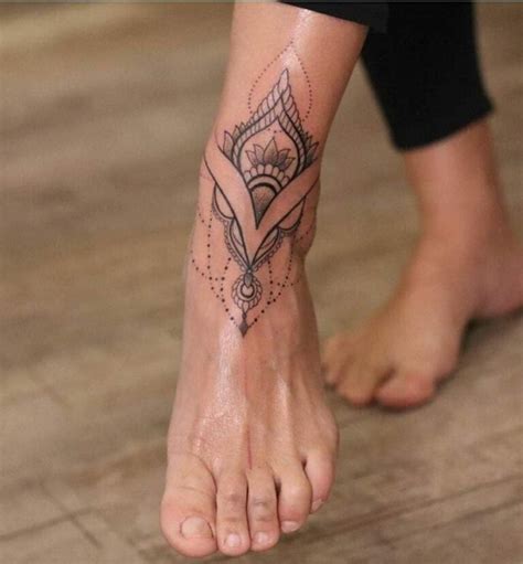 tatuajes en el empeine para mujer|Ideas de tatuajes en el empeine para lucir elegante y femenina